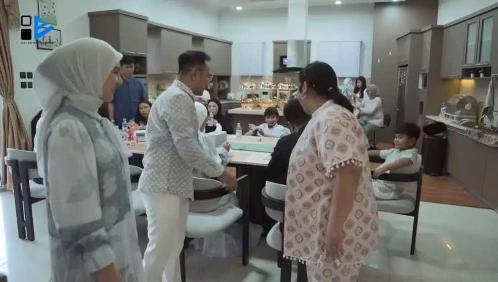 Irish Bella tempati rumah baru megah © YouTube Irish Bella tempati rumah baru megah © YouTube