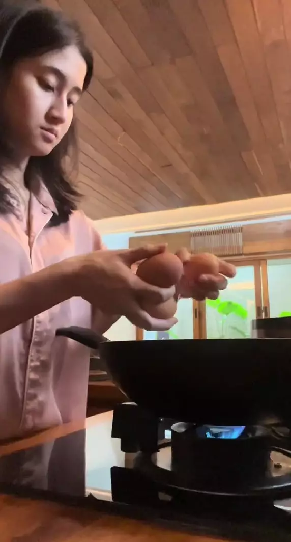 dapur baru Keisya Levronka full kayu © TikTok dapur baru Keisya Levronka full kayu © TikTok