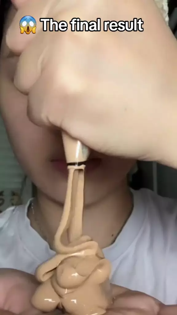 transformasi makeup pakai 1 tube foundation © TikTok