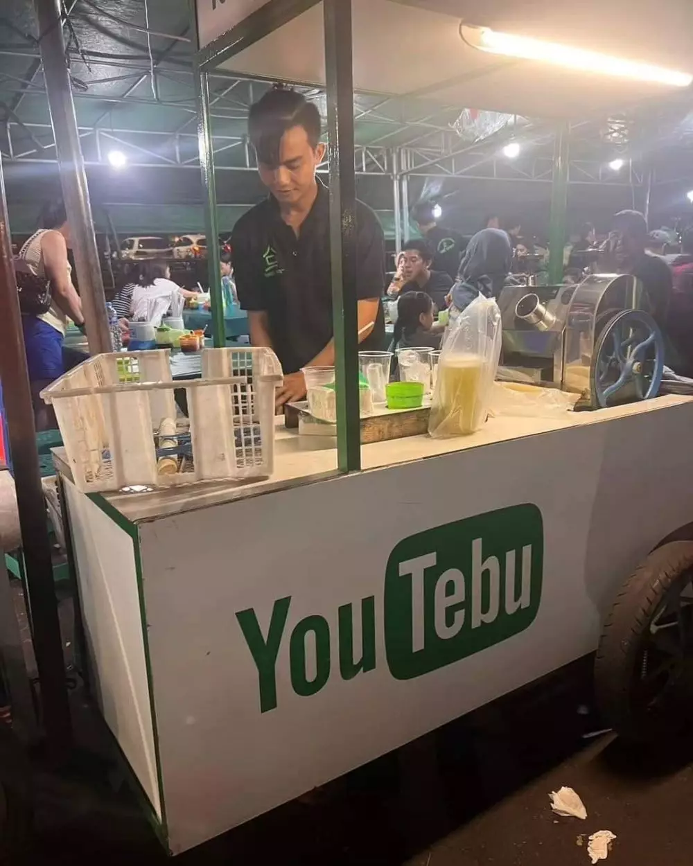 tulisan penjual es © X