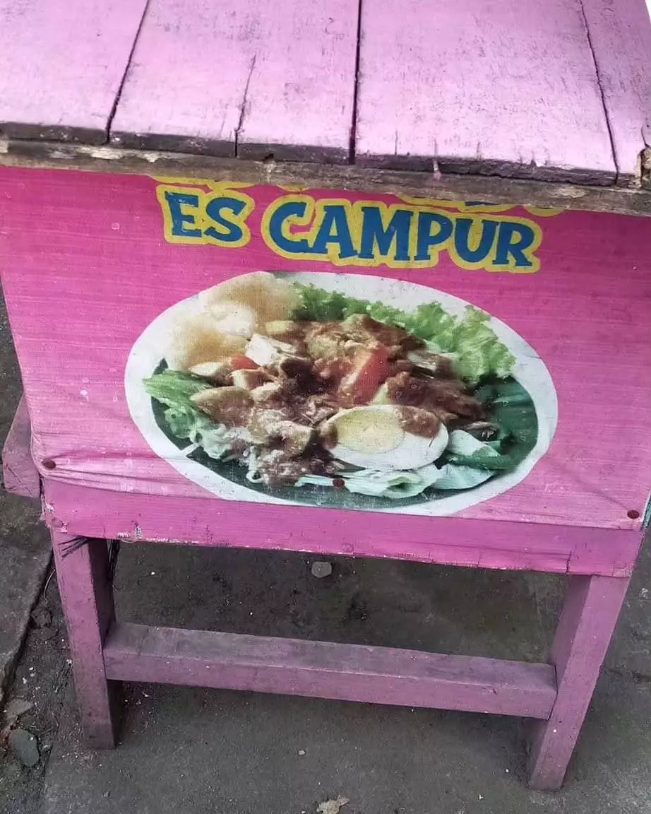 tulisan penjual es © X