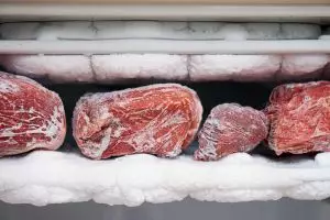 Freezer cepat penuh dan boros listrik? Sekarang coba trik cairkan bunga es dan hemat daya