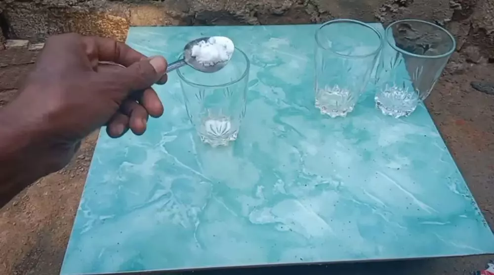 Trik mengusir rayap di pintu maupun perabot kayu © YouTube