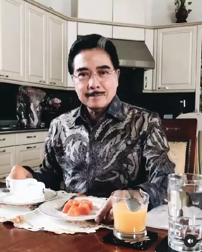 perjalanan karier pengacara Hotma Sitompul © Instagram