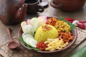 Bayangkan nasi kuning pulen dan gurih, begini cara memasaknya dengan rice cooker