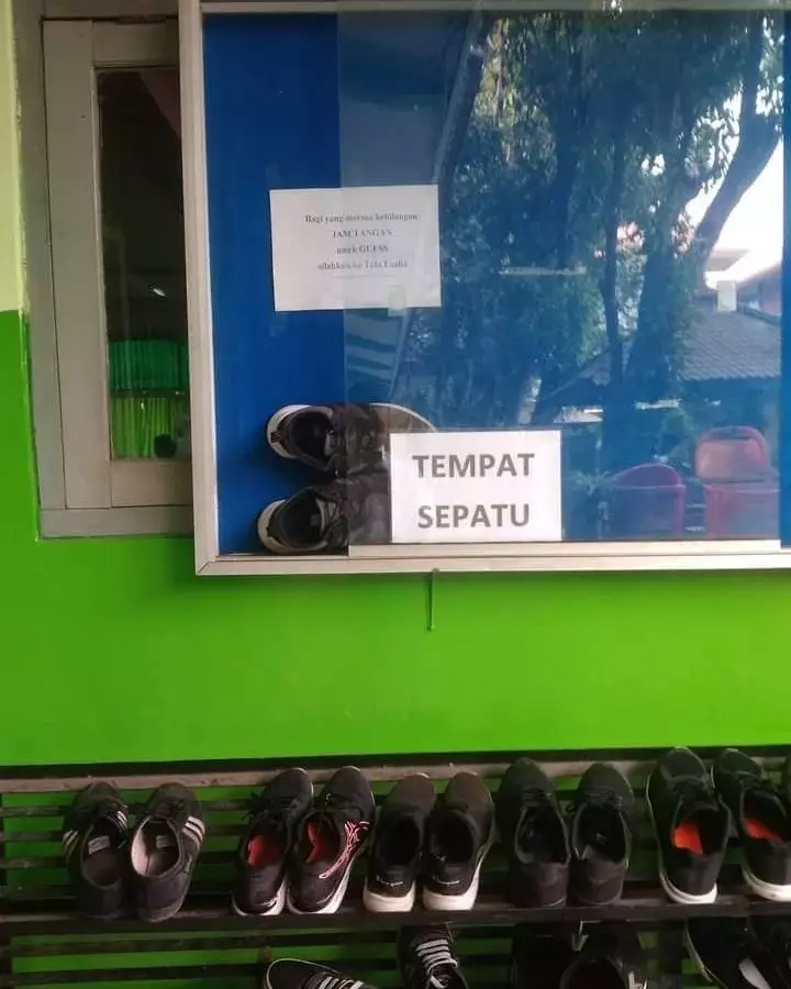 potret lucu orang terlalu patuh peraturan © berbagai sumber potret lucu orang terlalu patuh peraturan © berbagai sumber