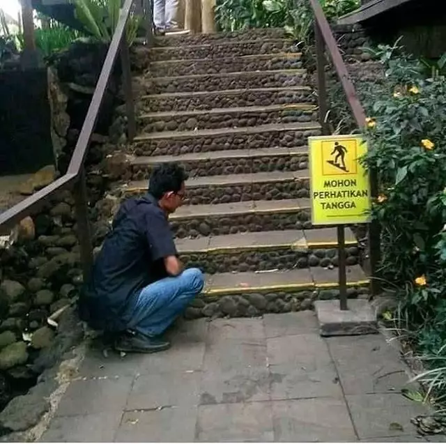 potret lucu orang terlalu patuh peraturan © berbagai sumber potret lucu orang terlalu patuh peraturan © berbagai sumber