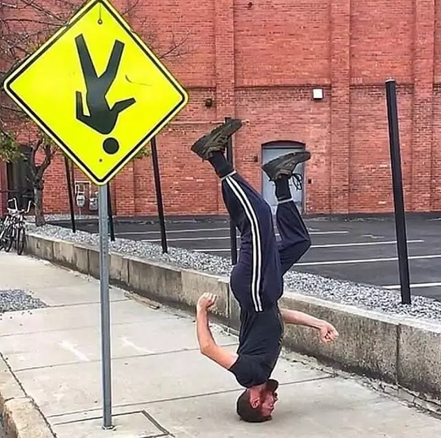 potret lucu orang terlalu patuh peraturan © berbagai sumber potret lucu orang terlalu patuh peraturan © berbagai sumber