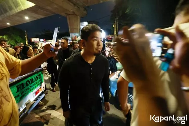 desiree tarigan melayat hotma sitompul  © 2025 KapanLagi