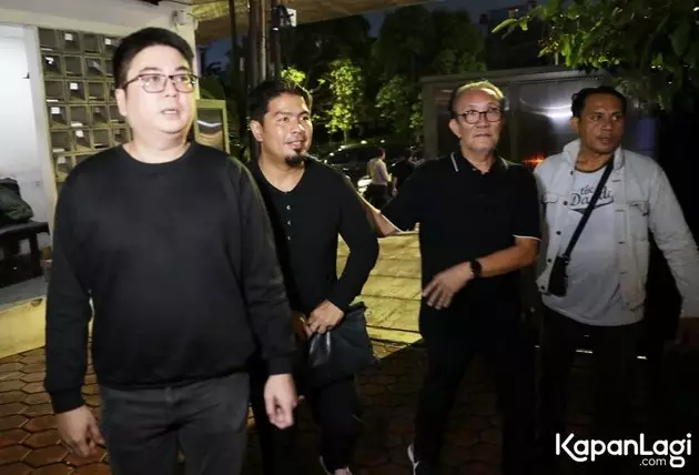 desiree tarigan melayat hotma sitompul  © 2025 KapanLagi