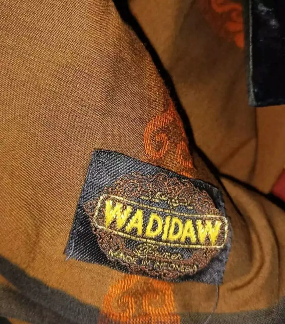 plesetan merek barang © Instagram