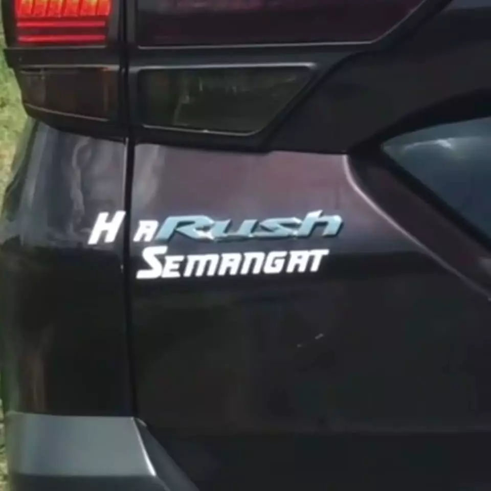 plesetan merek barang © Instagram