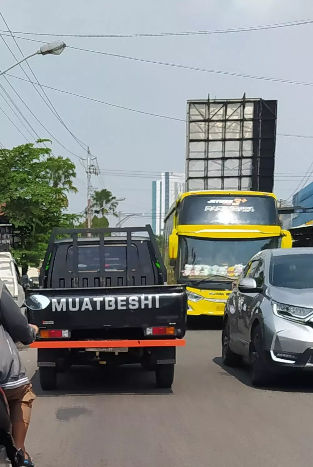 plesetan merek barang © Instagram