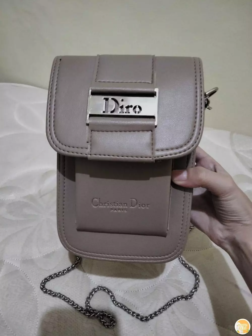 plesetan merek barang © Instagram