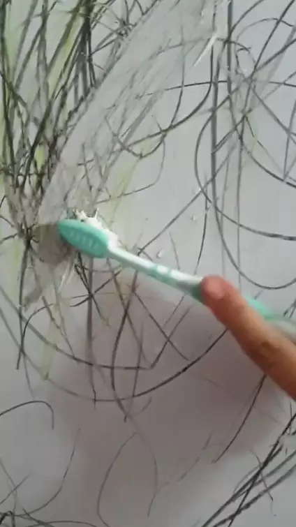 hilangkan coretan krayon di tembok © TikTok