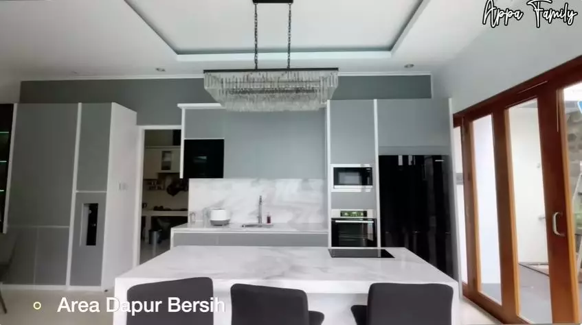 dapur rifky balweel serba putih  © 2025 YouTube