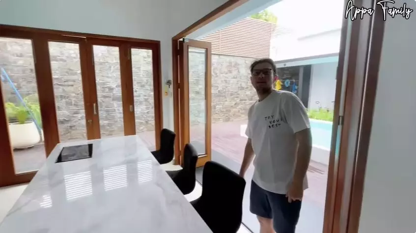 dapur rifky balweel serba putih  © 2025 YouTube