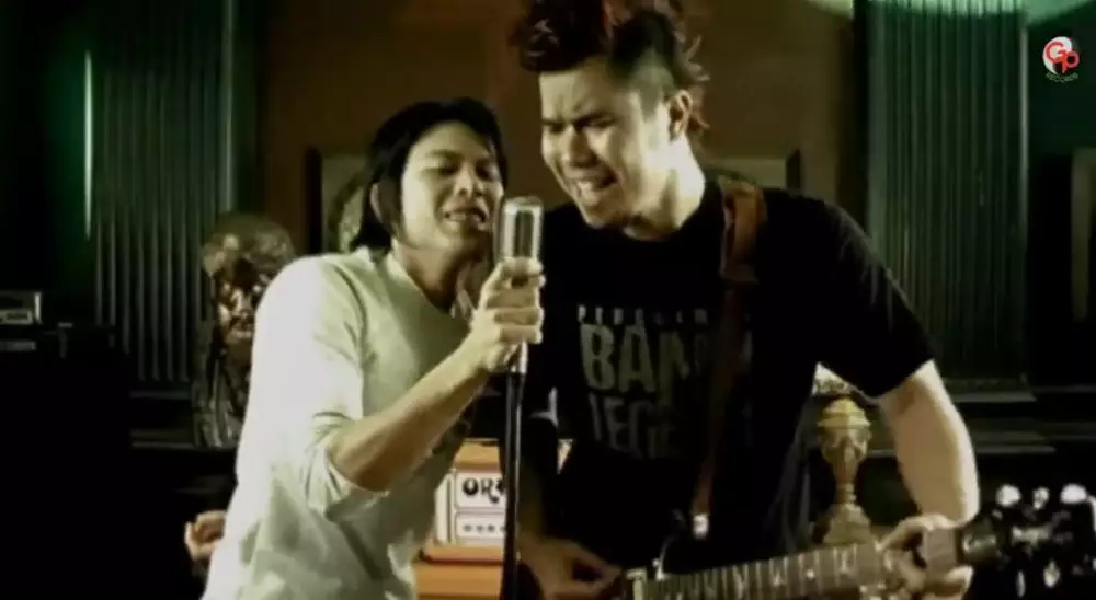 Ariel Wulan Guritno model video klip Dewa 19 © YouTube