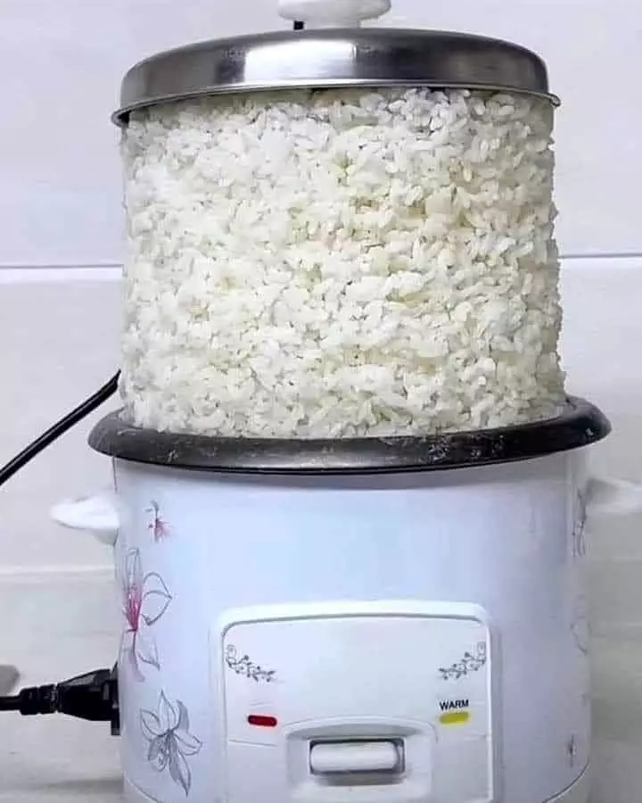 masak nasi rice cooker © Berbagai sumber masak nasi rice cooker © Berbagai sumber