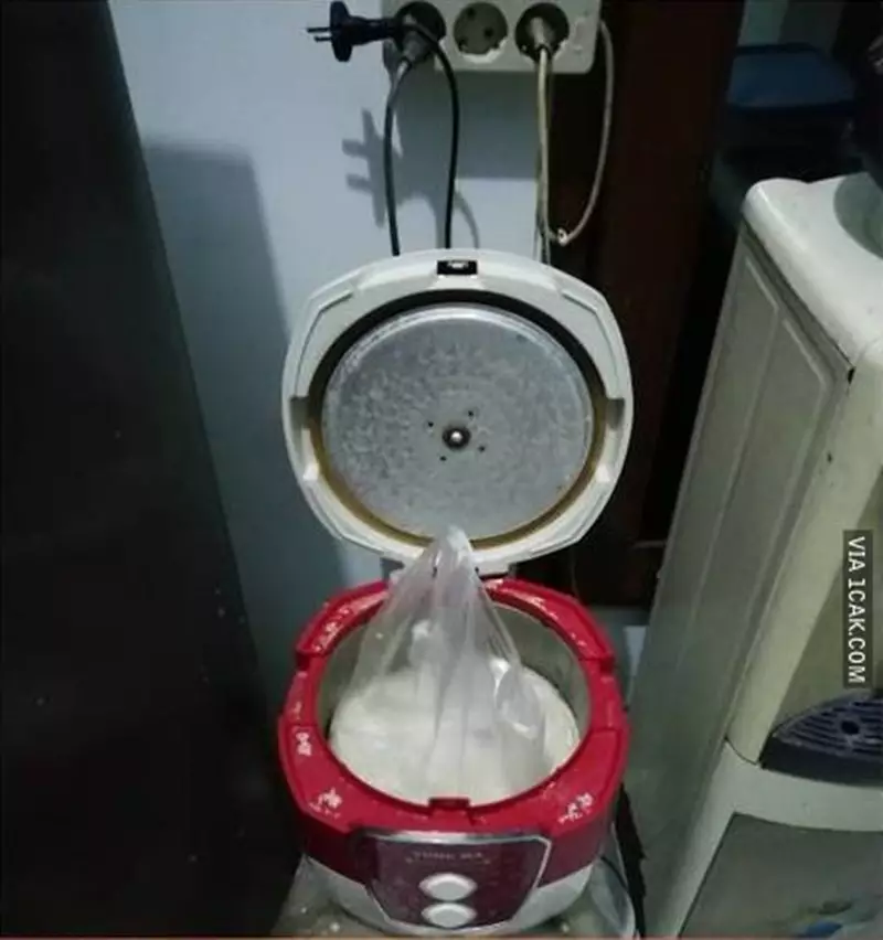 masak nasi rice cooker © Berbagai sumber masak nasi rice cooker © Berbagai sumber