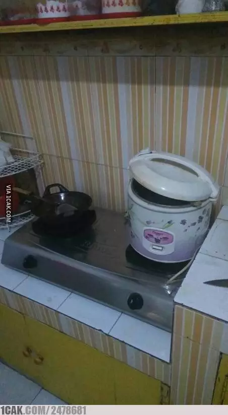 masak nasi rice cooker © Berbagai sumber masak nasi rice cooker © Berbagai sumber