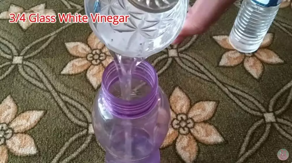 trik cuci bantal kuning dan berjamur pakai baking soda dan cuka © YouTube