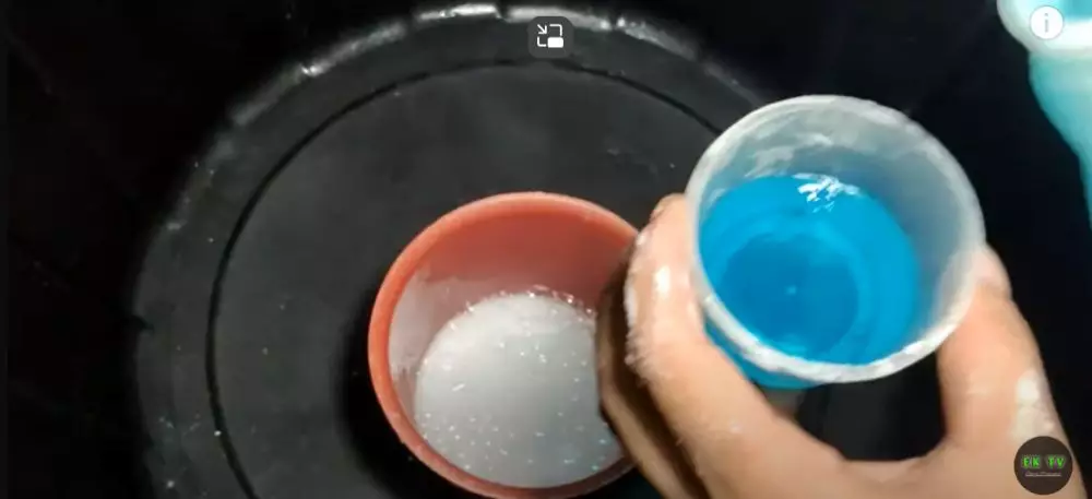 Membersihkan tas sekarang tak harus laundry, ternyata bisa kinclong lagi dicuci pakai 1 bahan dapur berbagai sumber