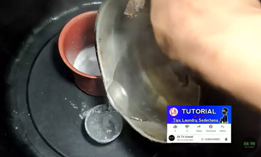 Membersihkan tas sekarang tak harus laundry, ternyata bisa kinclong lagi dicuci pakai 1 bahan dapur berbagai sumber