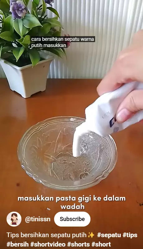 Trik agar sepatu buluk kotor jadi putih bersih sekarang tak perlu dicuci air, andalkan 2 bahan dapur berbagai sumber