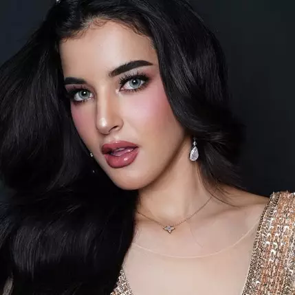 Wajahnya berparas Arab, 7 potret Tasya Farasya jajal makeup douyin pakai cheongsam ala Pengantin China