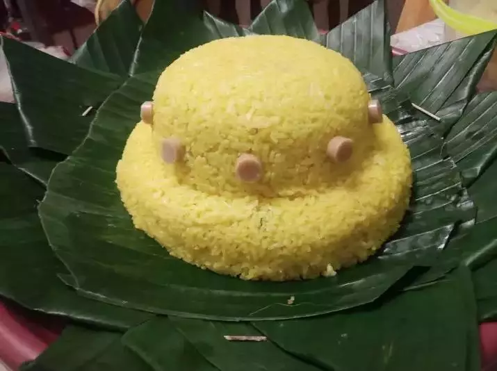 nasi kuning bentuk nyeleneh © berbagai sumber nasi kuning bentuk nyeleneh © berbagai sumber