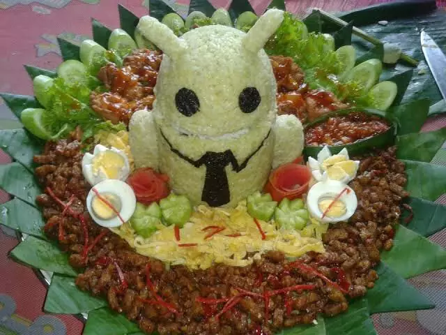 nasi kuning bentuk nyeleneh © berbagai sumber nasi kuning bentuk nyeleneh © berbagai sumber