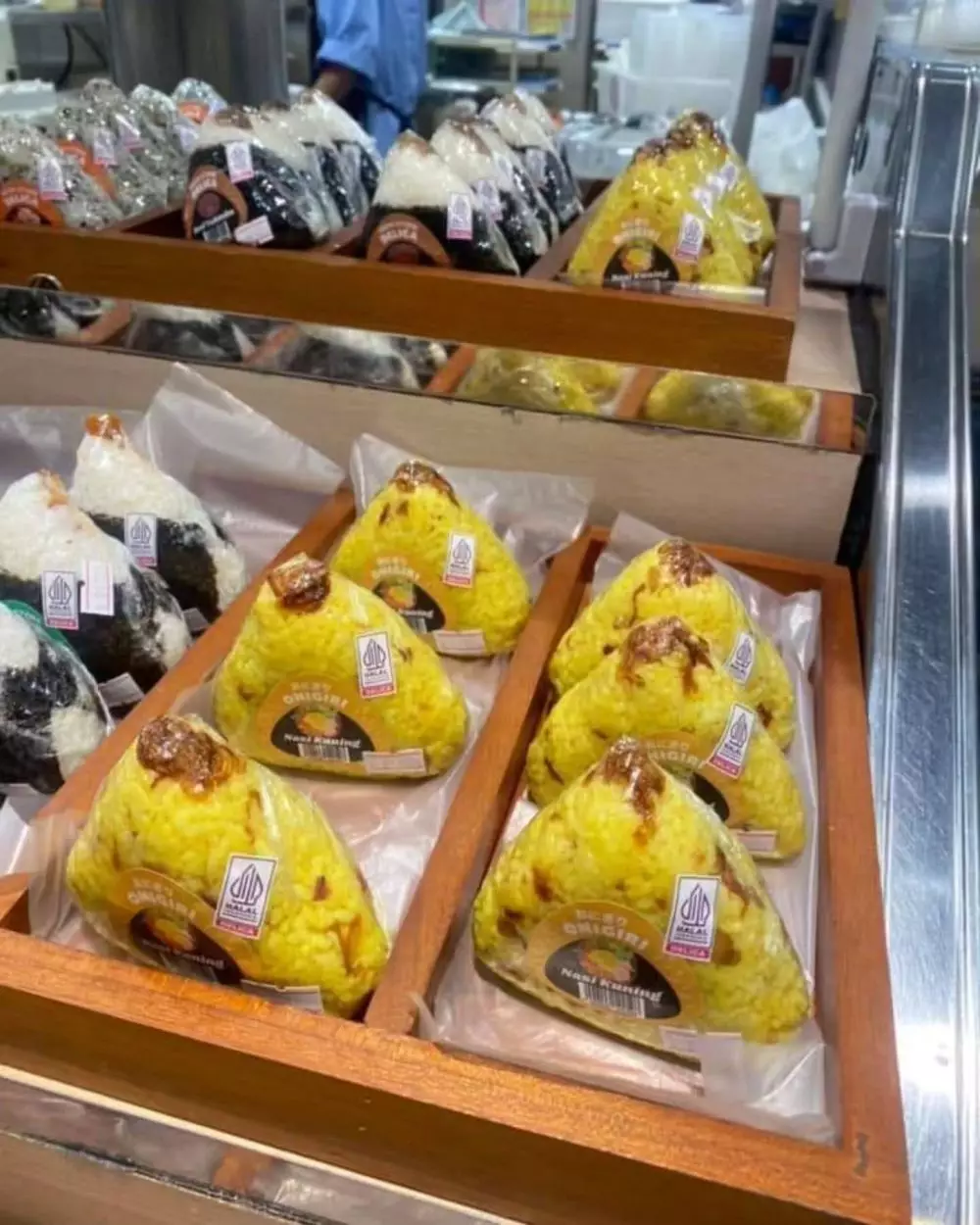 nasi kuning bentuk nyeleneh © Berbagai sumber nasi kuning bentuk nyeleneh © Berbagai sumber