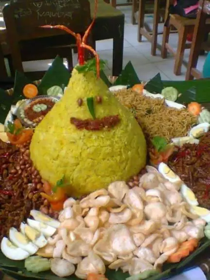 nasi kuning bentuk nyeleneh © Berbagai sumber nasi kuning bentuk nyeleneh © Berbagai sumber