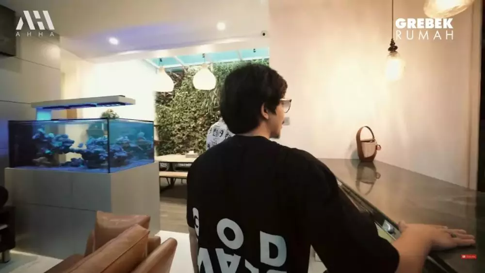 dapur denny sumargo menyatu dengan studio podcast © 2024 brilio.net dapur denny sumargo menyatu dengan studio podcast © 2024 brilio.net