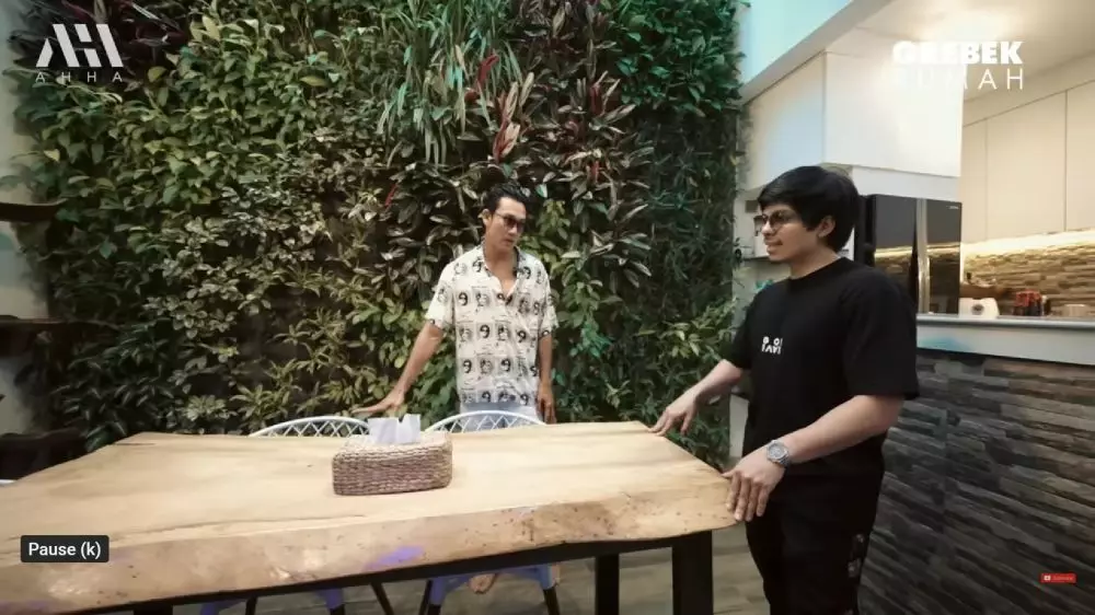 dapur denny sumargo menyatu dengan studio podcast © 2024 brilio.net dapur denny sumargo menyatu dengan studio podcast © 2024 brilio.net