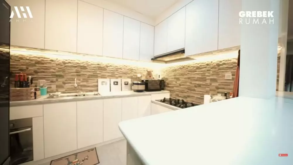 dapur denny sumargo menyatu dengan studio podcast © 2024 brilio.net dapur denny sumargo menyatu dengan studio podcast © 2024 brilio.net