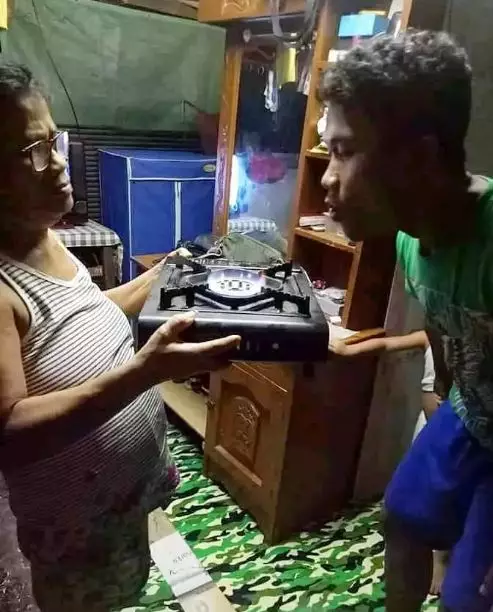 Potret kocak momen ngasih kejutan Berbagai sumber