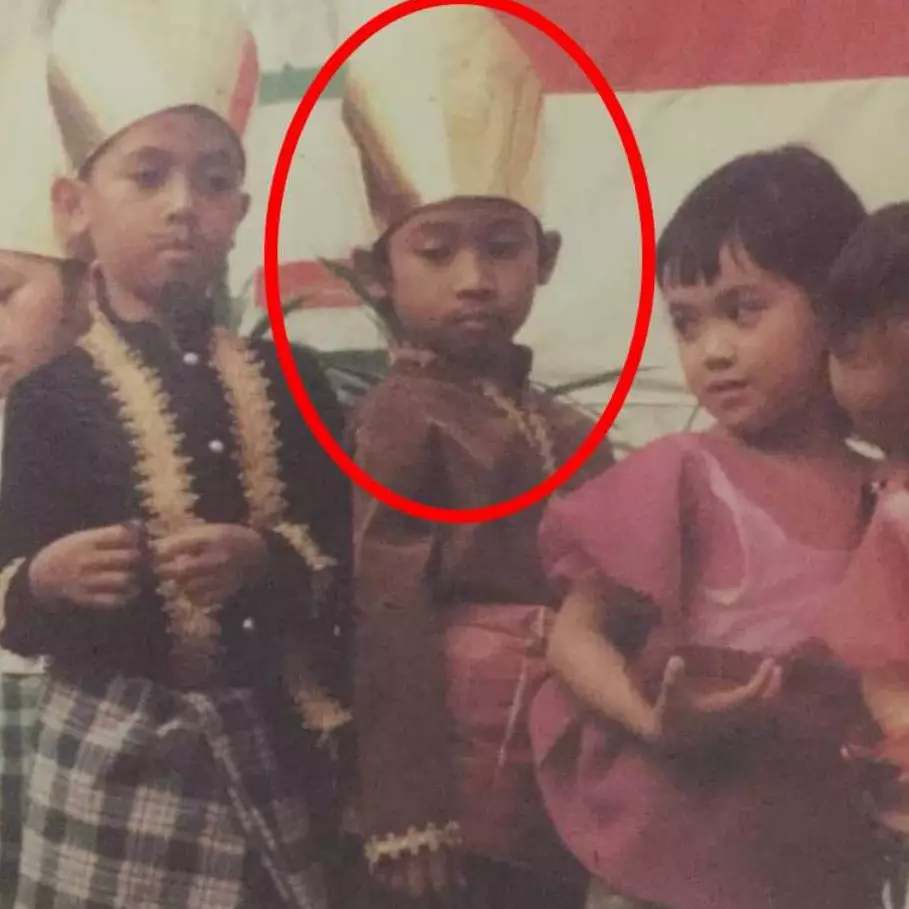 Demi sambung hidup bocah ini pilih jual gorengan, sekarang malah jadi pelawak top punya rumah Rp 15 M