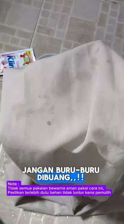 Pakaian terkena getah kinclong seketika © Facebook Pakaian terkena getah kinclong seketika © Facebook