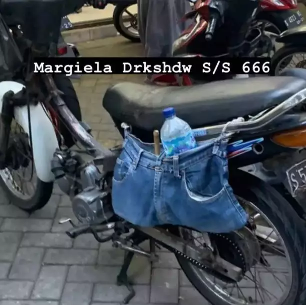 Potret kocak penampakan pada motor ini tak terduga Berbagai sumber Potret kocak penampakan pada motor ini tak terduga Berbagai sumber