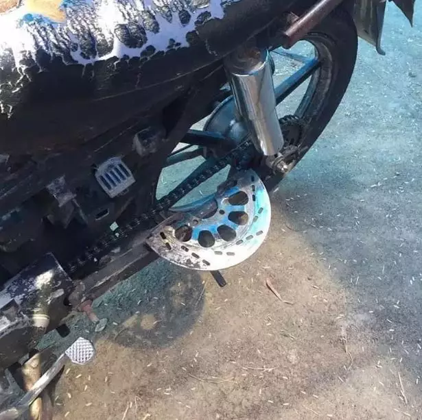 Potret kocak penampakan pada motor ini tak terduga Berbagai sumber Potret kocak penampakan pada motor ini tak terduga Berbagai sumber