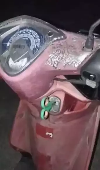 Potret kocak penampakan pada motor ini tak terduga Berbagai sumber Potret kocak penampakan pada motor ini tak terduga Berbagai sumber