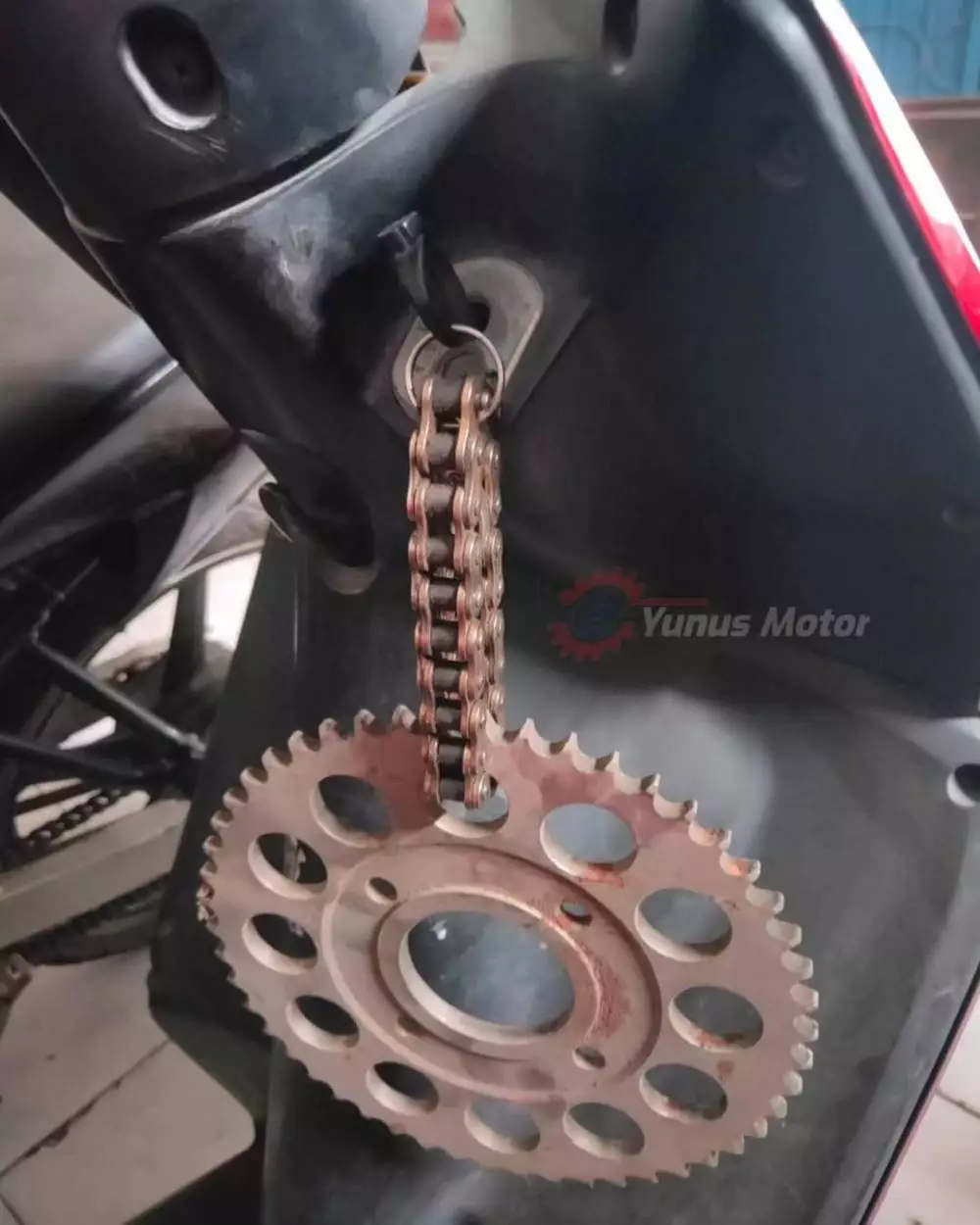 Potret kocak penampakan pada motor ini tak terduga © Berbagai sumber Potret kocak penampakan pada motor ini tak terduga © Berbagai sumber