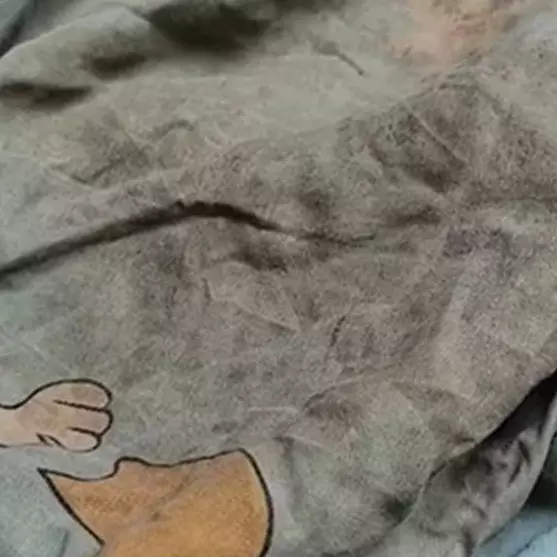 Tanpa capek nyikat, ini trik cuci sarung bantal dekil kembali bersih dan wangi pakai tambahan 1 bahan