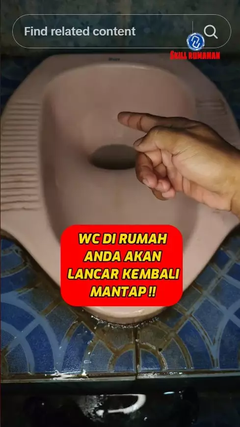 trik mengatasi WC mampet © TikTok trik mengatasi WC mampet © TikTok