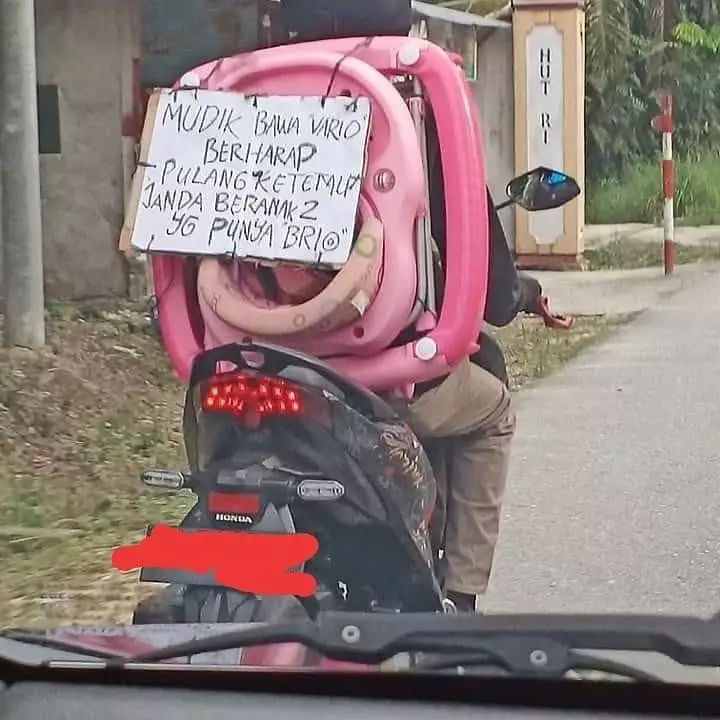 tulisan di belakang ojol © Instagram tulisan di belakang ojol © Instagram