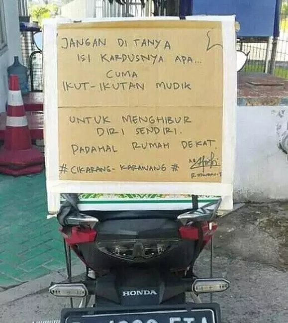 tulisan di belakang ojol © Instagram tulisan di belakang ojol © Instagram