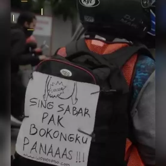 tulisan di belakang ojol © Instagram tulisan di belakang ojol © Instagram