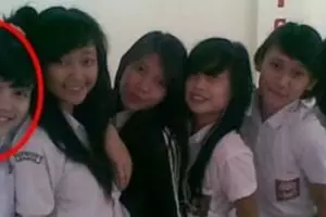 Anak SMA ini dulunya nyanyi dangdut keliling cuma dibayar Rp 250, kini kaya raya dan punya rumah mewah